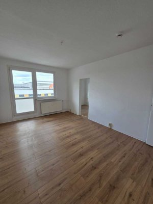 gut geschnittene 2-Raum-Wohnung mit Balkon und Wannenbad