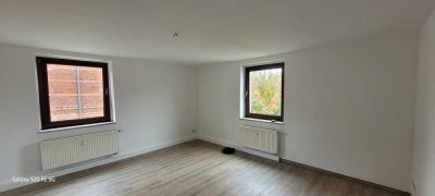 Freundliche und sanierte 2-Zimmer-Wohnung mit gehobener Innenausstattung in Zwickau