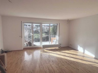Lichtdurchflutete 4ZWohnung / Parkett / zwei Bäder / Terrasse / Garten In Steinberg