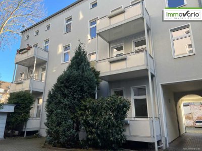 Helle, einfache 3-Raum-Wohnung mit Balkon, Tageslichtbad, Wanne und Abstellraum. Stellplatz möglich