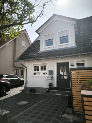 Exklusive 2-Zimmer-Souterrain-Wohnung voll möbliert