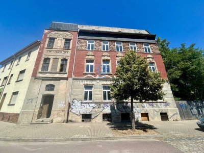 Mehrfamilienhaus mit Potenzial in bester Lage – denkmalgeschütztes Sanierungsobjekt