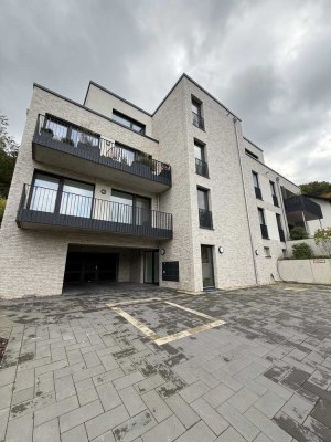 Attraktive Neubauwohnung mit EBK und großem Balkon in Waldnähe