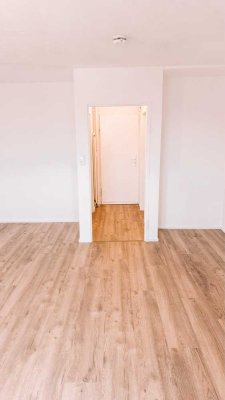 Erstbezug nach Sanierung mit EBK und Balkon: freundliche 1-Zimmer-Wohnung in Geislingen
