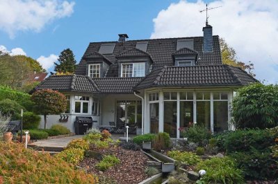 Stil & Charme in Werden! Wundervolles, freistehendes Zuhause mit bildschönem Garten & Pool