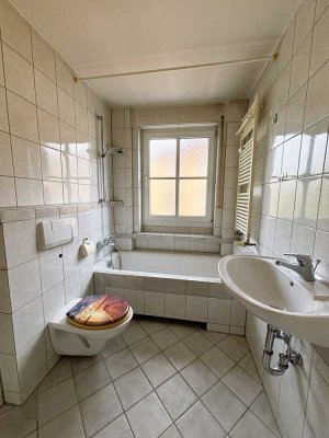 Sofort bezugsfähig und provisionsfrei - 2 Zi. Wohnung, 3. OG, in Bahnhofsnähe