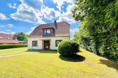 Interessante Lage: Haus mit großem Grundstück