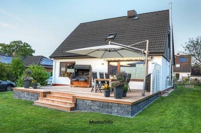 Perfektes Zuhause: Einfamilienhaus mit Carport, Pool, Gartenhütte & Doppelgarage
