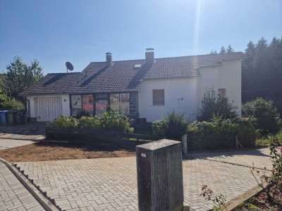 Freistehendes Einfamilienhaus in Fronhausen / Lahn mit großem Grundstück im Grünen
