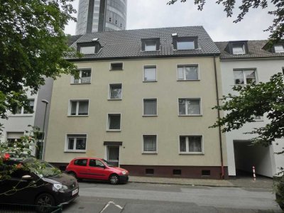 Charmante 2-Zimmer-Wohnung mit Balkon in zentraler Lage. Laminatböden neu!