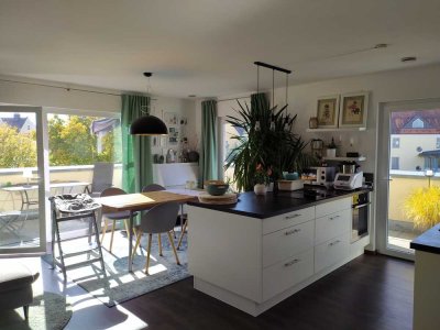 Exklusive, gepflegte 3-Raum-Penthouse-Wohnung mit geh. Innenausst. mit Dachterrasse und EBK in Rain