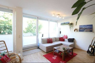 Exklusive, sonnige 2-Zimmer-Wohnung mit Balkon, Außenparkplatz, EBK, Kellerabteil in Germering