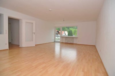 Großzügige 3-Zimmerwohnung für den 1-3 Personenhaushalt,  großer Balkon inclusive !
