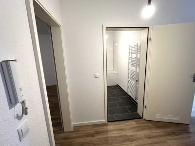 Schöne renovierte zwei Zimmer Wohnung mit Terrasse frei! WBS erforderlich!