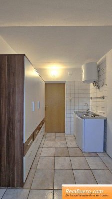 DACHGESCHOSSWOHNUNG - IDEAL FÜR STUDENTEN ODER PENDLER