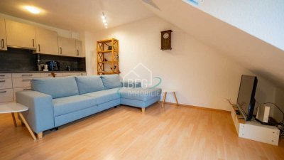 Gepflegte DG-Wohnung mit Klimaanlage, Balkon und viel Stauraum