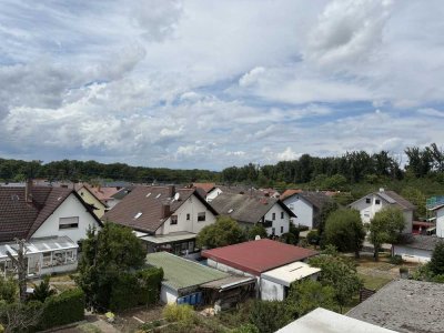 hochwertige DG-Wohnung mit herrlicher Aussicht