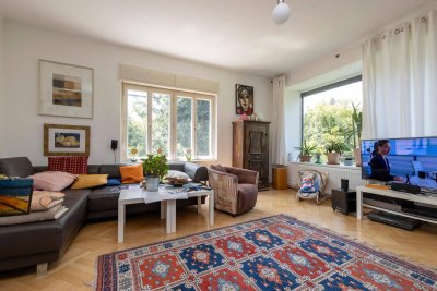 RIEDENBURG | Mehrfamilienhaus mit 4 Einheiten, Gartenidylle &amp; attraktivem Ertragspotenzial in zentraler Lage