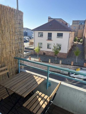 Voll möbliertes 1 ZKBB App. in Laufnähe zum Klinikum - saniert - Balkon - frei -