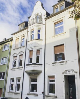 ***Altbauwohnung mit 3,5-4 Zimmern, Balkon, Gartenmitbenutzung, Wohnküche, Badewanne & Dusche***
