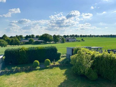 Haus im skandinavischen Stil – trifft auf – idyllische Feldrandlage