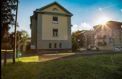 WG/Praxis-geeignete, modernisierte Altbauwohnung mit 3 Zimmern, Wohnzimmer & EBK in Fulda
