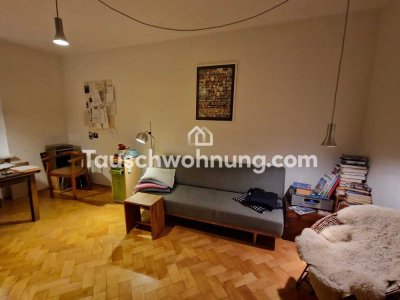 Tauschwohnung: Schöne Wohnung in Zentrums- und Parknähe mit Holzfußboden