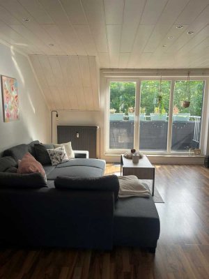 Schöne und helle 2 Zimmer DG - Wohnung mit Weitblick