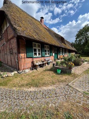 Großes Reetdach-Bauernhaus mit 2 ha Ackerland und zusätzlichem Baugrundstück