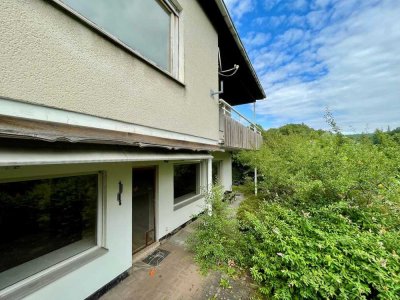 Kirchheim: Einfamilienhaus in Hanglage mit traumhaftem Ausblick und modernem Grundriss