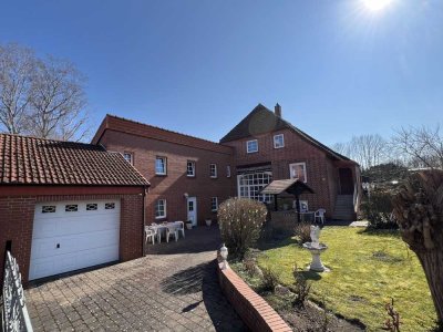 Hemmingen: Beeindruckendes Anwesen mit Haupt- & Gästehaus, grandiosem Garten & Garage !