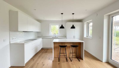 Barrierearmes Wohnen mit Komfort: Erdgeschoss-Wohnung mit Garten, Stellplatz & PV-Anlage