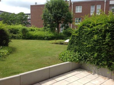 Zum 01.08./01.09.2025 Neuwertige Hochparterre-Wohnung mit Terrasse in Norderstedt-Mitte