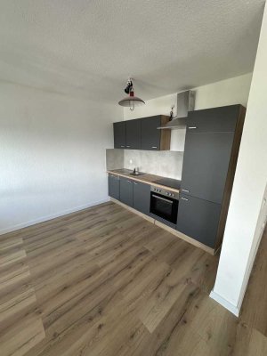 Erstbezug nach Sanierung mit Balkon und Einbauküche: Geschmackvolle 2-Raum-Wohnung