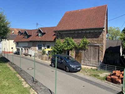 Einfamilienhaus mit Scheune und großem Grundstück direkt am Haus