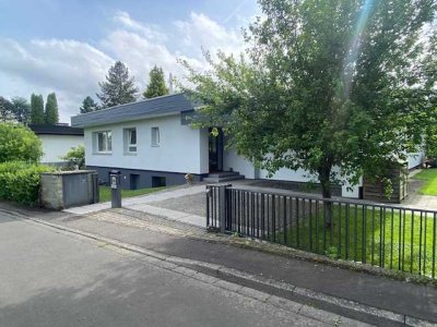 Modernisierter 6,5 Zimmer Bungalow in Kirchditmold mit Blick zum Herkules