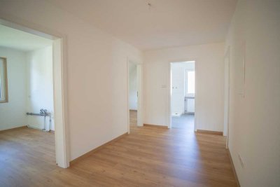 Erstbezug nach Sanierung : Freundliche 4-Zimmer Wohnung mit Balkon in Ediger-Eller