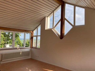 Außergewöhnliche 2-Zimmer Dachgeschoss-Wohnung in Weil-Ötlingen