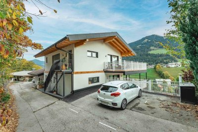 Neuwertiges Zweifamilienhaus am Sonnhang