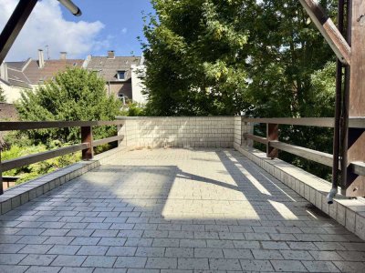 frisch sanierte 2-Zimmer-Wohnung mit großer Dachterrasse in Mülheim