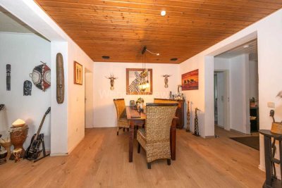 Mehrfamilienhaus mit neuer Luft-Wärmepumpe, Terrassen, Balkon, Garagen + Doppelcarport