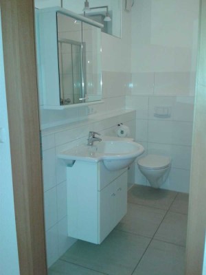 2 Zimmer, Einbauküche, Bad, in Ilbesheim bei Landau Pfalz zu vermieten. 540 € inkl. HK, + 60 € NK.
