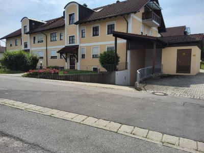 Gepflegte 2-Zimmer Dachgeschosswohnung mit Balkon in Bayerbach