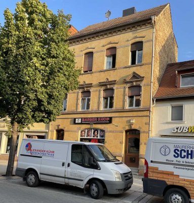 Helle, sanierte 3-Zimmer-Altbauwohnung in zentraler Lage