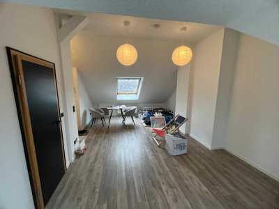 Leipzig - das neue Berlin! Studioraum im DG ohne Balkon in zentrumsnaher Lage von Leipzig.