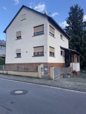 Zweifamilienhaus mit großzügigem Garten