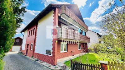 Umfangreich saniertes Zwei- bis Dreifamilienhaus mit Doppelgarage + Carport in idyllischer Lage