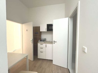 Erstbezug nach Sanierung: Kleine, neu möblierte 1-Zimmerwohnung