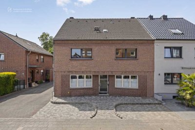 Großzügiges Zweifamilienhaus in zentraler Lage. Ideal für Mehrgenerationenwohnen mit viel Platz