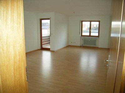 Zentrale 2-Zimmer Wohnung in Bühl mit Balkon, Garage, Stellplatz und Einbauküche